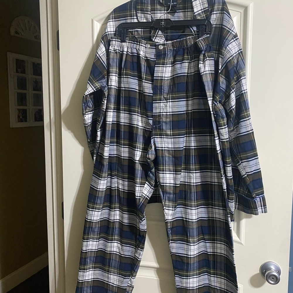 Bill Blass Men’s Plaid Pajamas